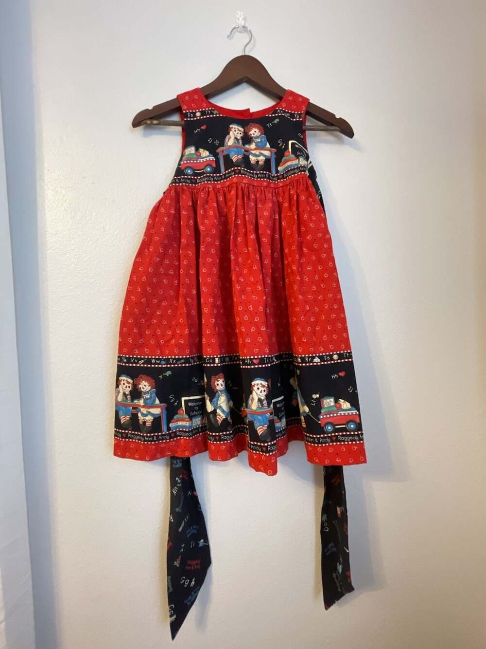 Daisy Kingdom Raggedy Ann & Andy School Jumper Dress Size 5 Red
Halloween
Tie